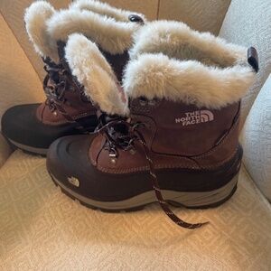 Women's  The North Face Waterproof Boots  Brown Size 9